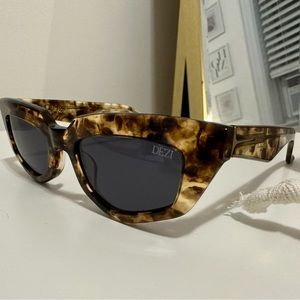 DEZI On Read Sunglasses